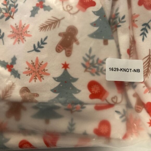 NWT LIttle Snuggles Cloud Soft Holiday Newborn Baby Knotted Gown w/Beanie - NB - Picture 3 of 3